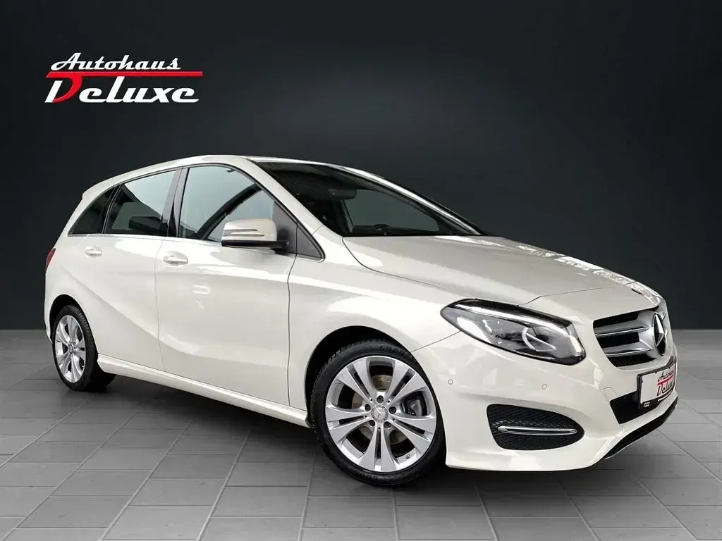 Gebraucht Mercedes B180 Urban 122 PS (89 kW) 2016 Weiß Kleinwagen