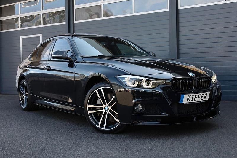 Schwarz Gebraucht 2018 BMW 330 Performance Limousine | 24.400 € (Guter Preis) - Bild 1/4