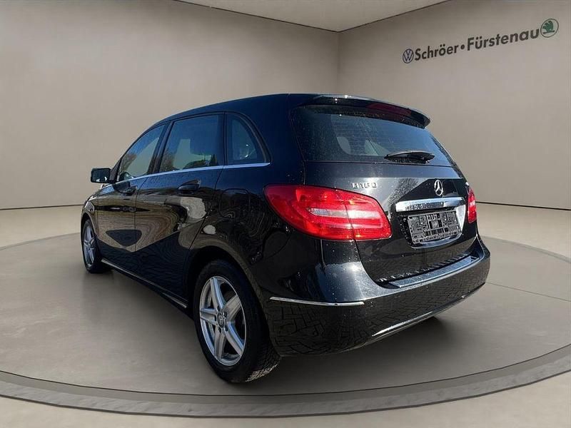 Gebraucht Mercedes B180 109 PS (80 kW) 2014 Schwarz Van / Kleinbus