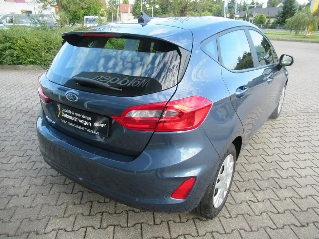 Gebraucht Ford Fiesta Cool & Connect 75 PS (55 kW) 2021 Blue metallic Limousine
