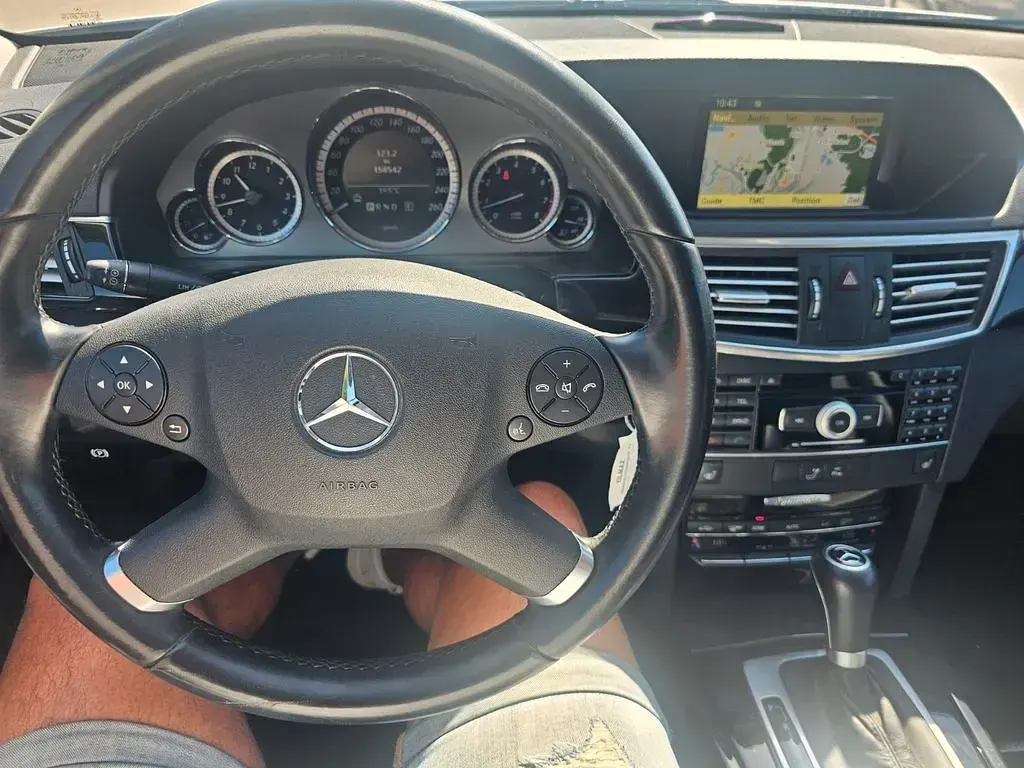 Używany Mercedes E250 204 KM (150 kW) 2010 Srebrny Sedan/Limuzyna