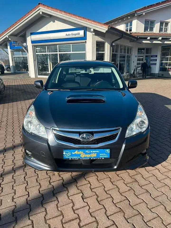 Gebraucht Subaru Legacy Trend 150 PS (110 kW) 2012 Graphite gray met. Kombi