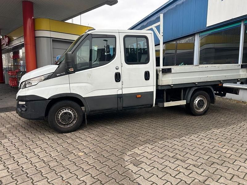 Gebraucht Iveco Daily 136 PS (100 kW) 2018 Weiß Limousine