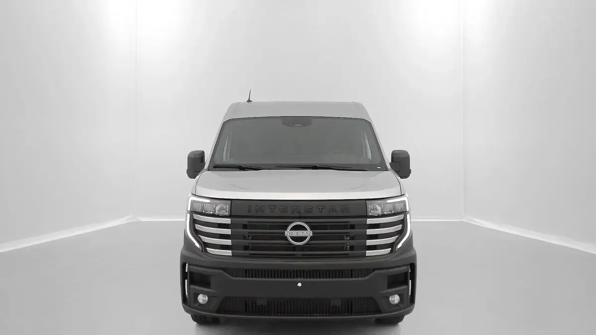 Neu Nissan Interstar Tekna 150 PS (110 kW) 2025 Gris etoile Van