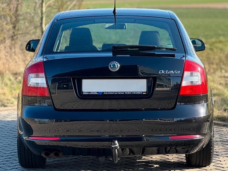 Gebraucht Skoda Octavia 122 PS (89 kW) 2010 Schwarz Limousine