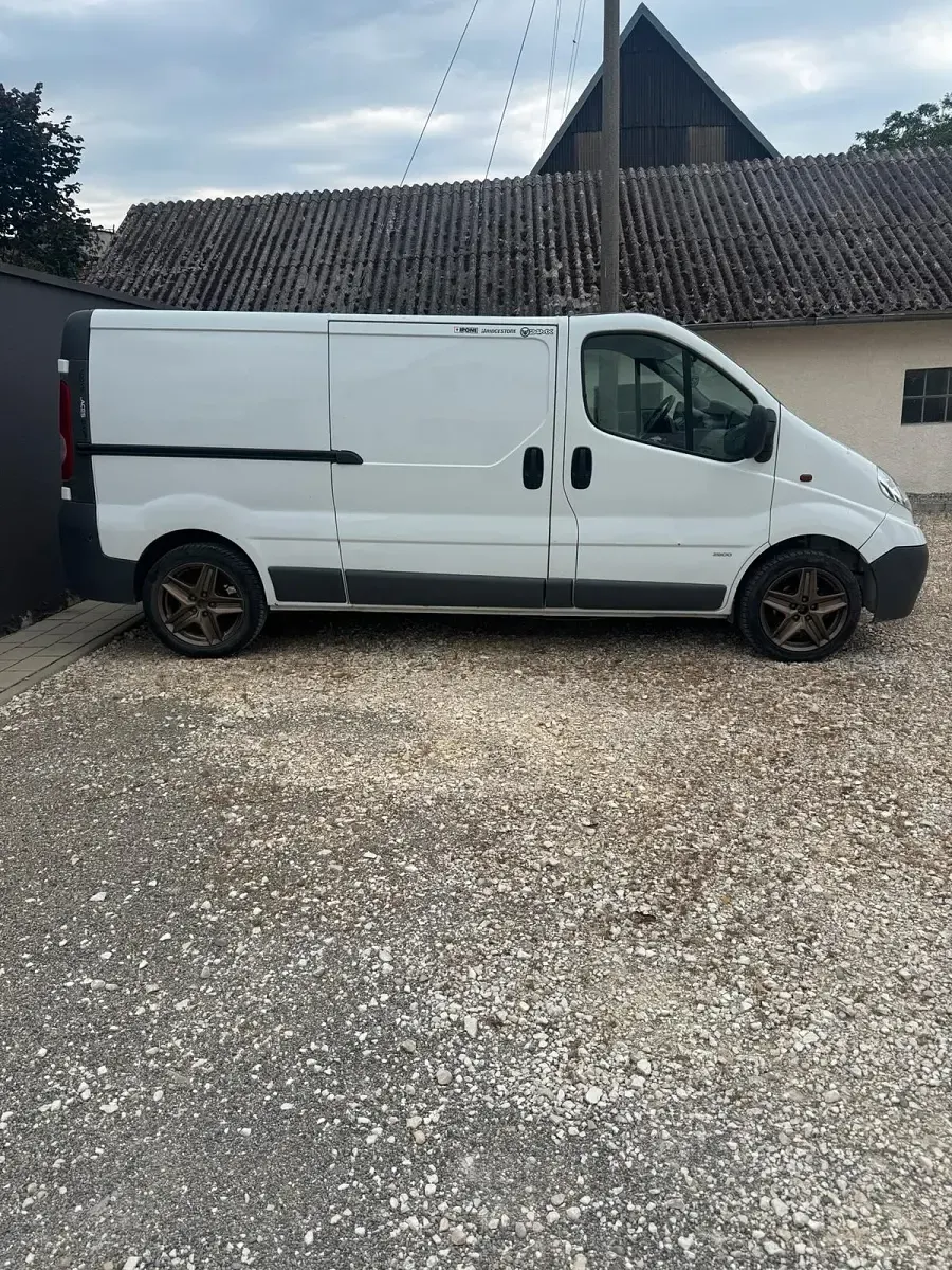 Gebraucht Opel Vivaro 115 PS (84 kW) 2012 Weiß Van / Kleinbus
