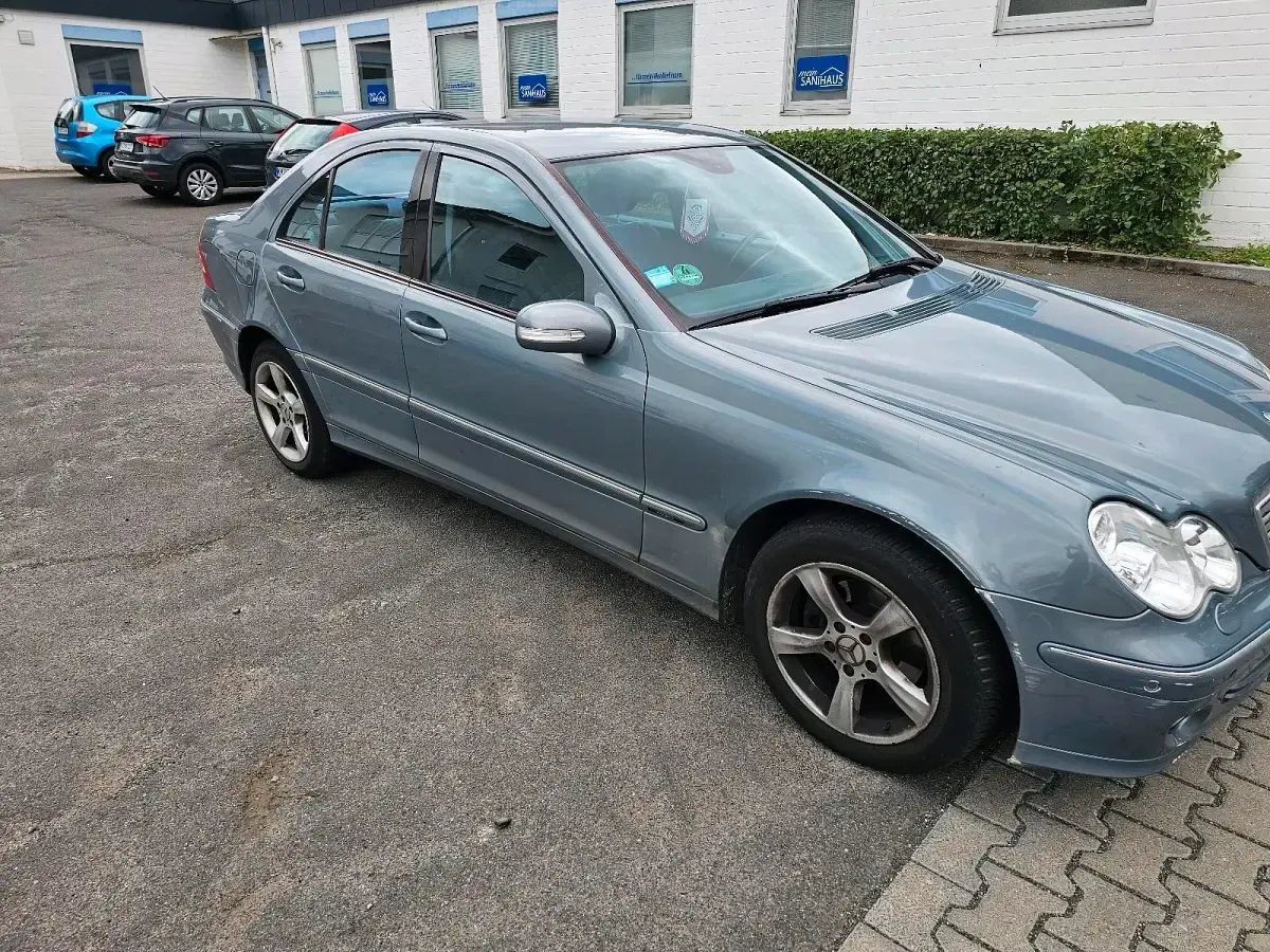 Gebraucht Mercedes C200 163 PS (119 kW) 2005 Blau Limousine