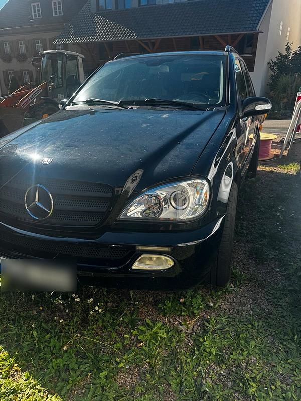 Schwarz Gebraucht 2003 Mercedes ML270 SUV | 3.100 € - Bild 1/4