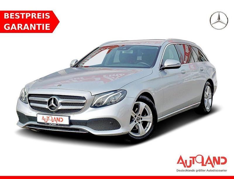 Grau Gebraucht 2018 Mercedes E220 Avantgarde Limousine | 26.990 € (Guter Preis) - Bild 1/4