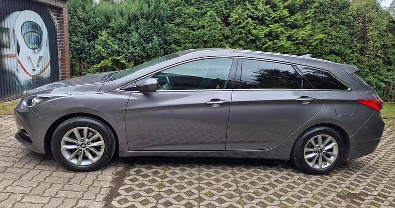 Andere außenfarben Gebraucht 2019 Hyundai i40 Space Kombi | 12.700 € (Fairer Preis) - Bild 1/4