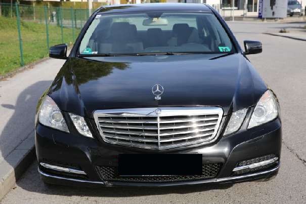 Gebraucht Mercedes E200 136 PS (100 kW) 2012 Schwarz metallic Limousine