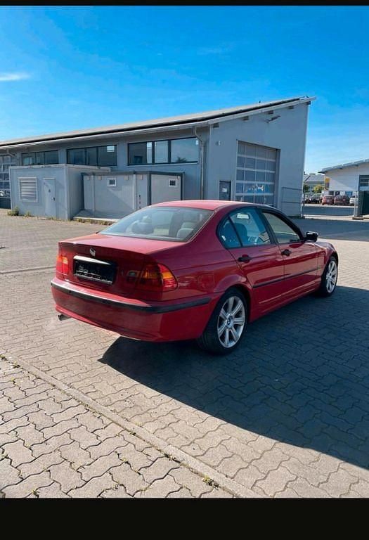 Gebraucht BMW 318 143 PS (105 kW) 2002 Rot Limousine