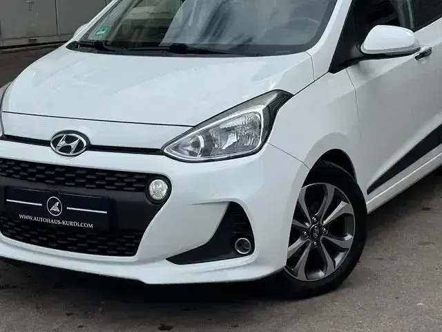 Gebraucht Hyundai i10 Style 87 PS (63 kW) 2017 Weiß Kleinwagen