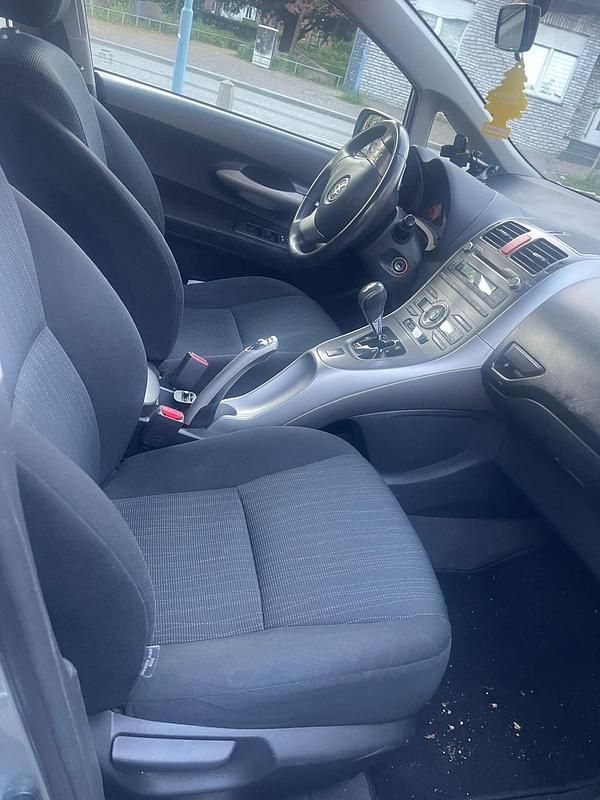 Gebraucht Toyota Auris 126 PS (92 kW) 2009 Silber Limousine