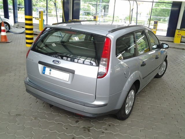 Gebraucht Ford Focus Trend 101 PS (74 kW) 2005 Grau Kombi