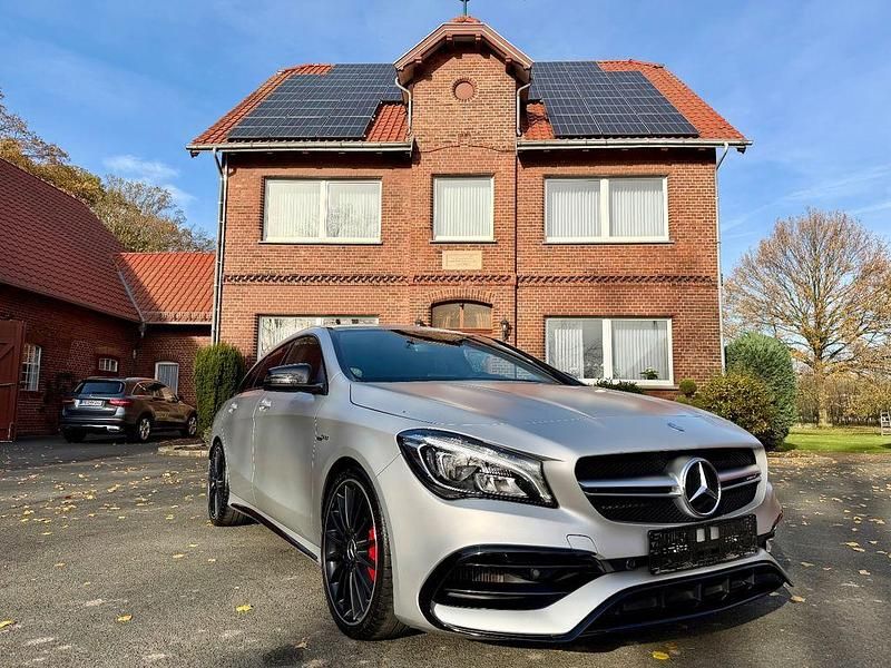 Polarsilber magno Gebraucht 2017 Mercedes CLA45 AMG Shooting Brake AMG Kombi | 31.500 € (Etwas zu teuer) - Bild 1/4