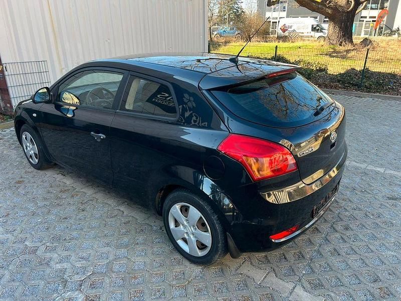 Gebraucht Kia ProCeed 126 PS (92 kW) 2009 Schwarz Kleinwagen