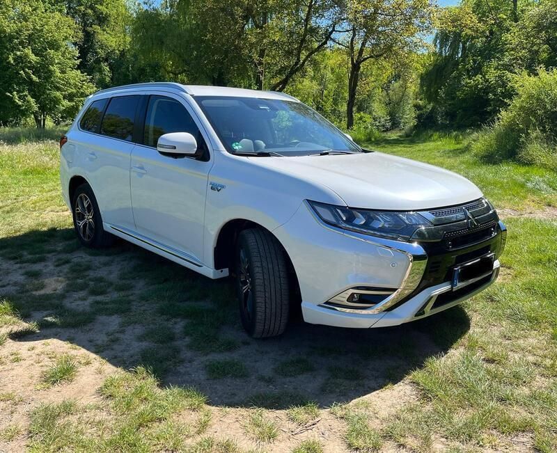 Weiß Gebraucht 2020 Mitsubishi Outlander P-HEV SUV | 21.990 € (Fairer Preis) - Bild 1/4