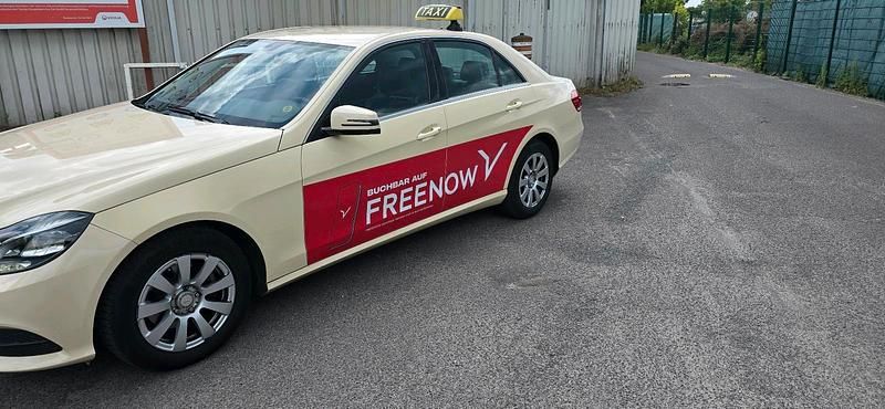 Gelb Gebraucht 2015 Mercedes E200 Limousine | 8.500 € (Superpreis) - Bild 1/4