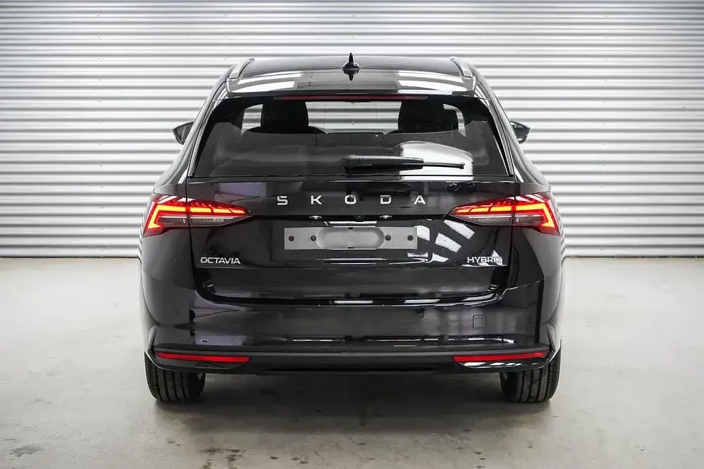 Neu Skoda Octavia Selection 150 PS (110 kW) 2025 Black magic metallic (1z) Kombi