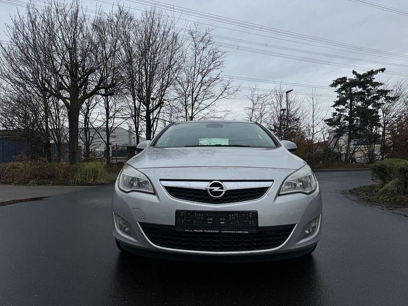 Gebraucht Opel Astra Edition 140 PS (102 kW) 2010 Silber Limousine