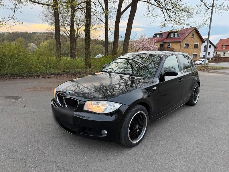 Gebraucht BMW 118 122 PS (89 kW) 2006 Schwarz Kleinwagen