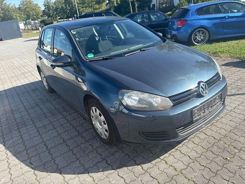 Blau Gebraucht 2011 VW Golf VI Trendline Limousine | 3.990 € (Guter Preis) - Bild 1/4