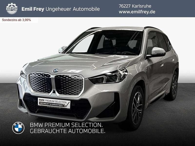 Spacesilber metallic Gebraucht 2025 BMW iX1 M Sport SUV | 54.990 € (Teuer) - Bild 1/3