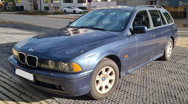 Blau Gebraucht 2002 BMW 520 Kombi | 3.500 € (Fairer Preis) - Bild 1/4