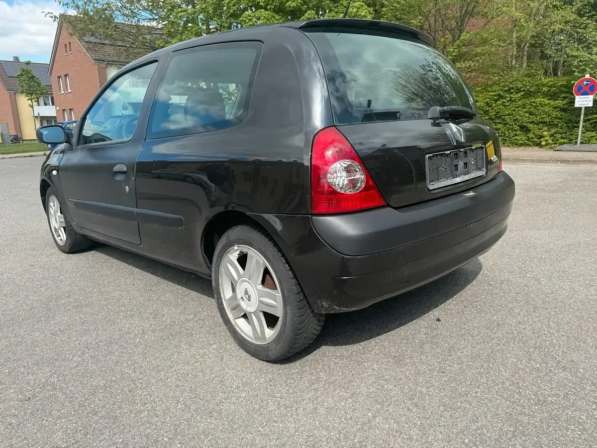 Gebraucht Renault Clio II 69 PS (50 kW) 2005 Schwarz Kleinwagen