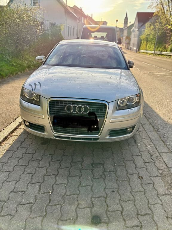 Silber Gebraucht 2004 Audi A3 Sportback Ambiente Limousine | 4.000 € (Guter Preis) - Bild 1/4