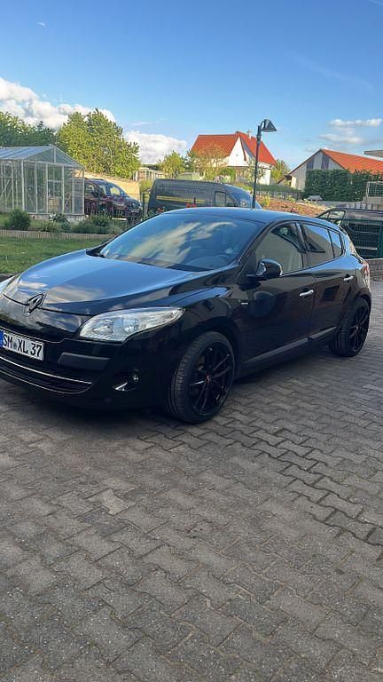 Schwarz Gebraucht 2011 Renault Mégane Bose Edition Limousine | 4.000 € (Guter Preis) - Bild 1/4