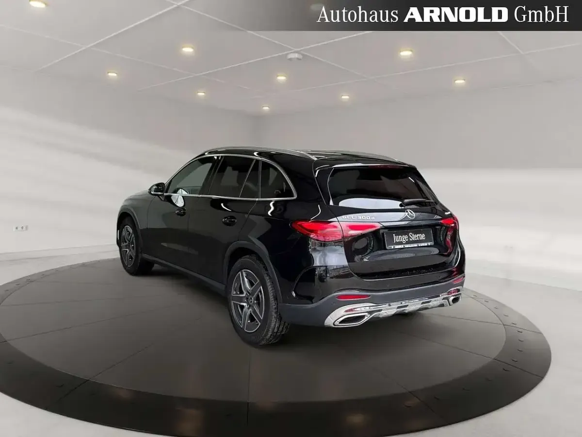 Gebraucht Mercedes GLC300 AMG line 269 PS (197 kW) 2024 Schwarz SUV