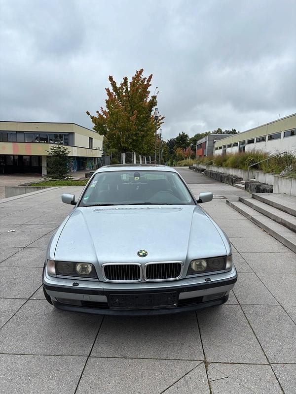 Grau Gebraucht 1997 BMW 735 Limousine | 6.500 € (Fairer Preis) - Bild 1/4