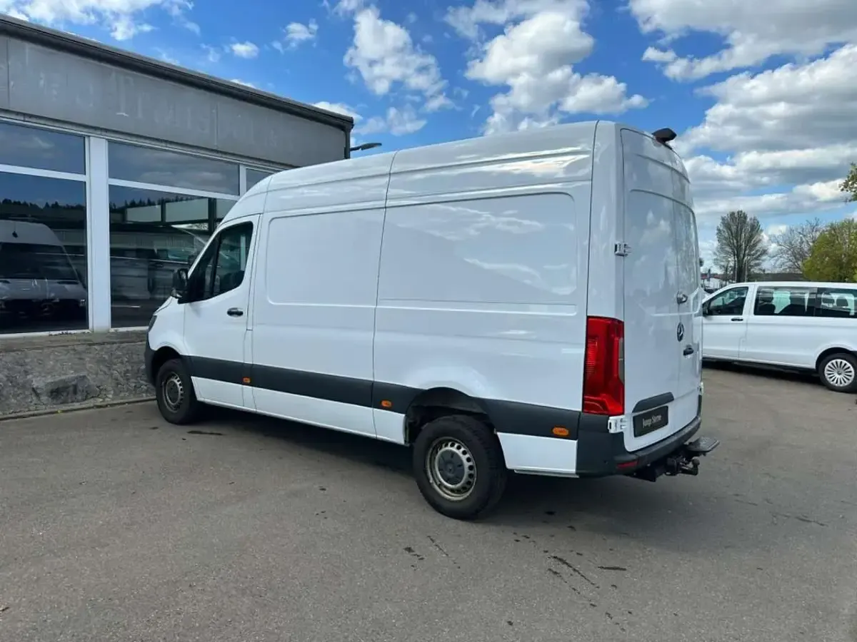 Używany Mercedes Sprinter 170 KM (125 kW) 2021 Biały Van