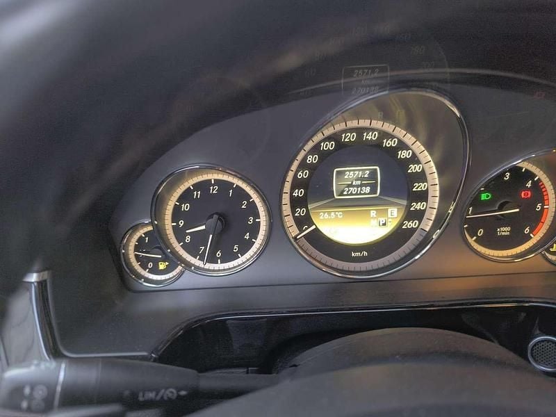 Schwarz Gebraucht 2012 Mercedes E220 Avantgarde Limousine | 9.000 € (Guter Preis) - Bild 1/4