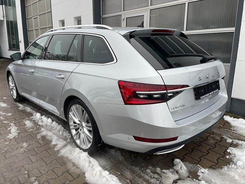 Gebraucht Skoda Superb LAURIN & KLEMENT 200 PS (147 kW) 2021 Silber Kombi