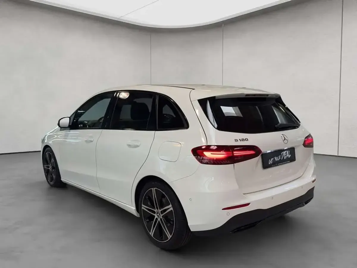 Gebraucht Mercedes B180 Advanced 136 PS (100 kW) 2026 Weiß Kleinwagen