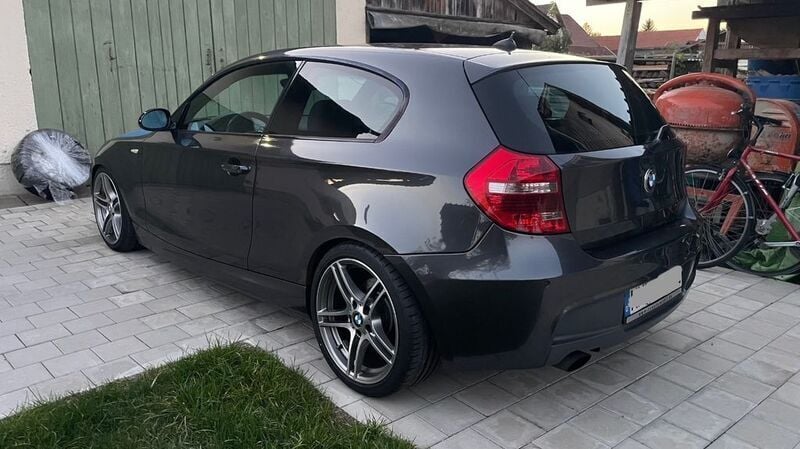 Grau Gebraucht 2008 BMW 123 Performance Kleinwagen | 4.500 € (Fairer Preis) - Bild 1/4