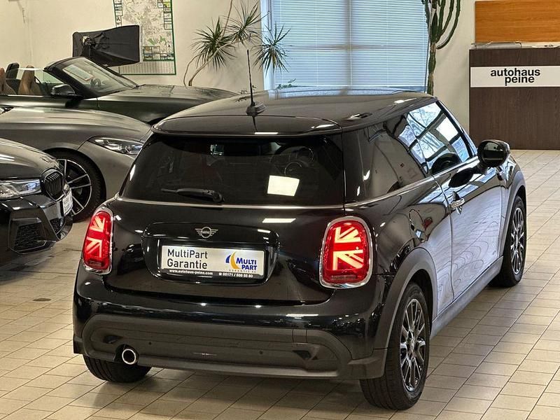 Gebraucht Mini Cooper Classic 136 PS (100 kW) 2023 Schwarz Kleinwagen