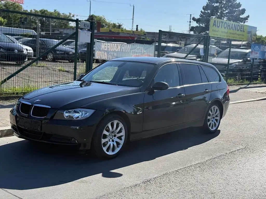 Begagnad BMW 318 143 HK (105 kW) 2008 Svart Kombi