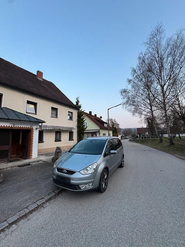 Gebraucht Ford Galaxy 140 PS (102 kW) 2010 Silber Van / Kleinbus