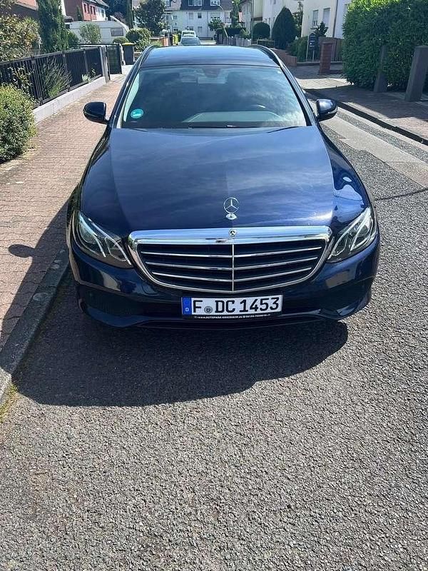 Blau Gebraucht 2020 Mercedes E300 Edition Kombi | 27.500 € (Guter Preis) - Bild 1/4