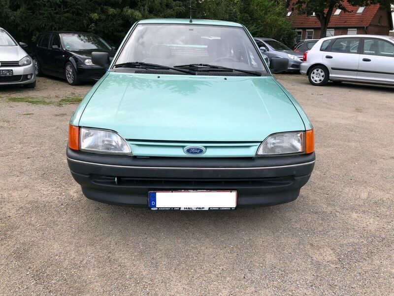 Grün metallic Gebraucht 1991 Ford Escort Limousine | 3.999 € - Bild 1/4