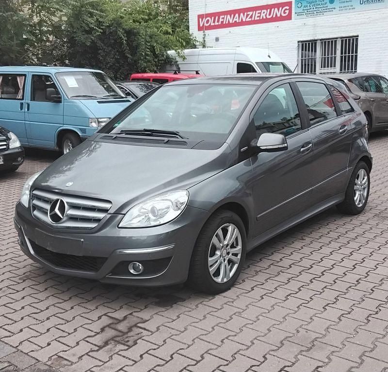 Grau Gebraucht 2010 Mercedes B180 Van / Kleinbus | 5.350 € (Fairer Preis) - Bild 1/4