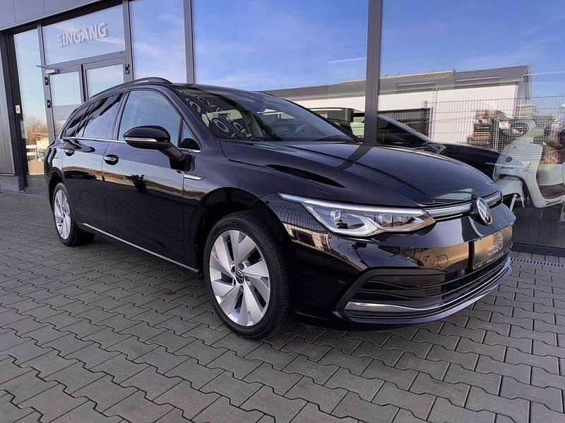 Gebraucht VW Golf VIII Style 150 PS (110 kW) 2022 Deep black perleffekt Kombi