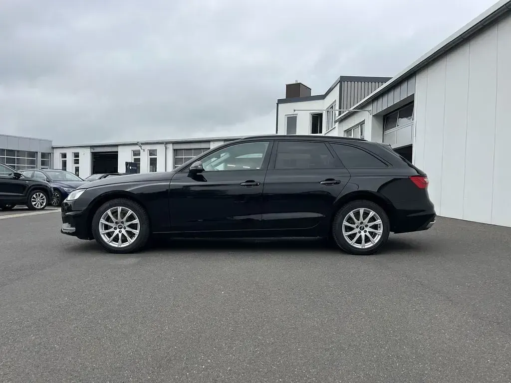 Gebraucht Audi A4 150 PS (110 kW) 2022 Mythosschwarz Kombi