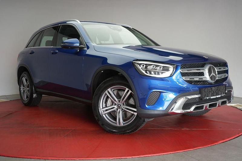 Spektral blue Gebraucht 2022 Mercedes GLC300e SUV | 38.990 € (Superpreis) - Bild 1/4