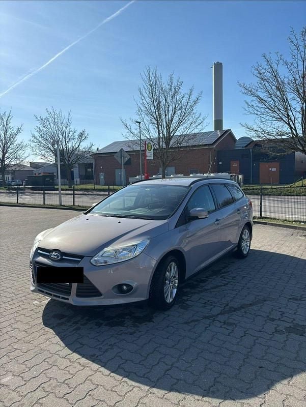 Gebraucht Ford Focus Trend 125 PS (91 kW) 2012 Grau Kombi