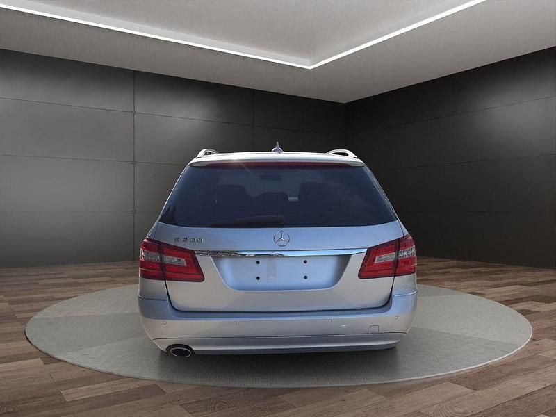 Gebraucht Mercedes E200 184 PS (135 kW) 2012 Silber Kombi